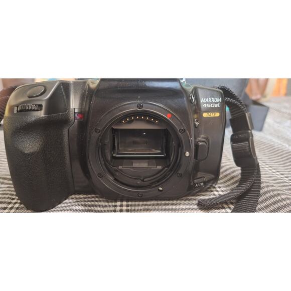 Minolta Maxxum 450si Date 35mm SLR Film Camera w/35-70mm Lens, Bag & New Battery - Picture 10 of 16